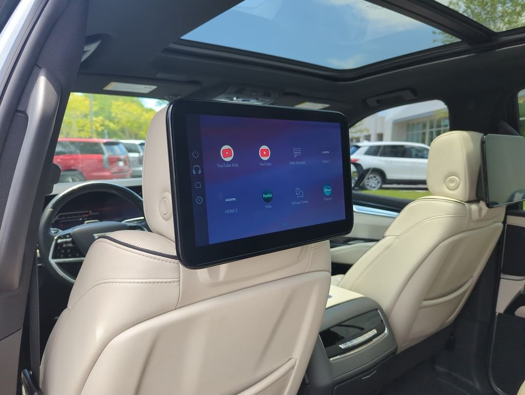 Used 2025 Silver Cadillac Sport image 31