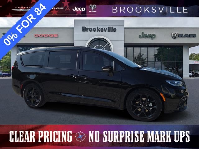 2026 Chrysler Pacifica Select's photo