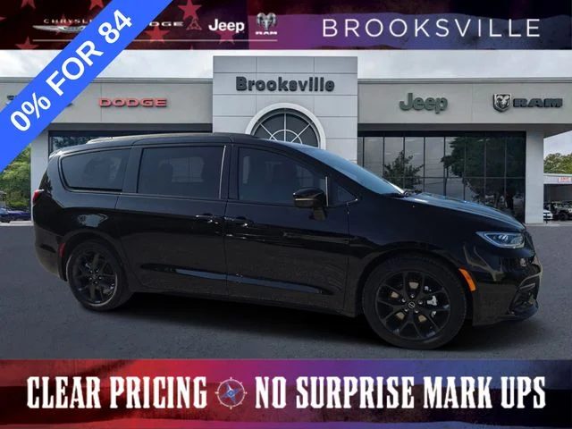 2026 Chrysler Pacifica Select's photo