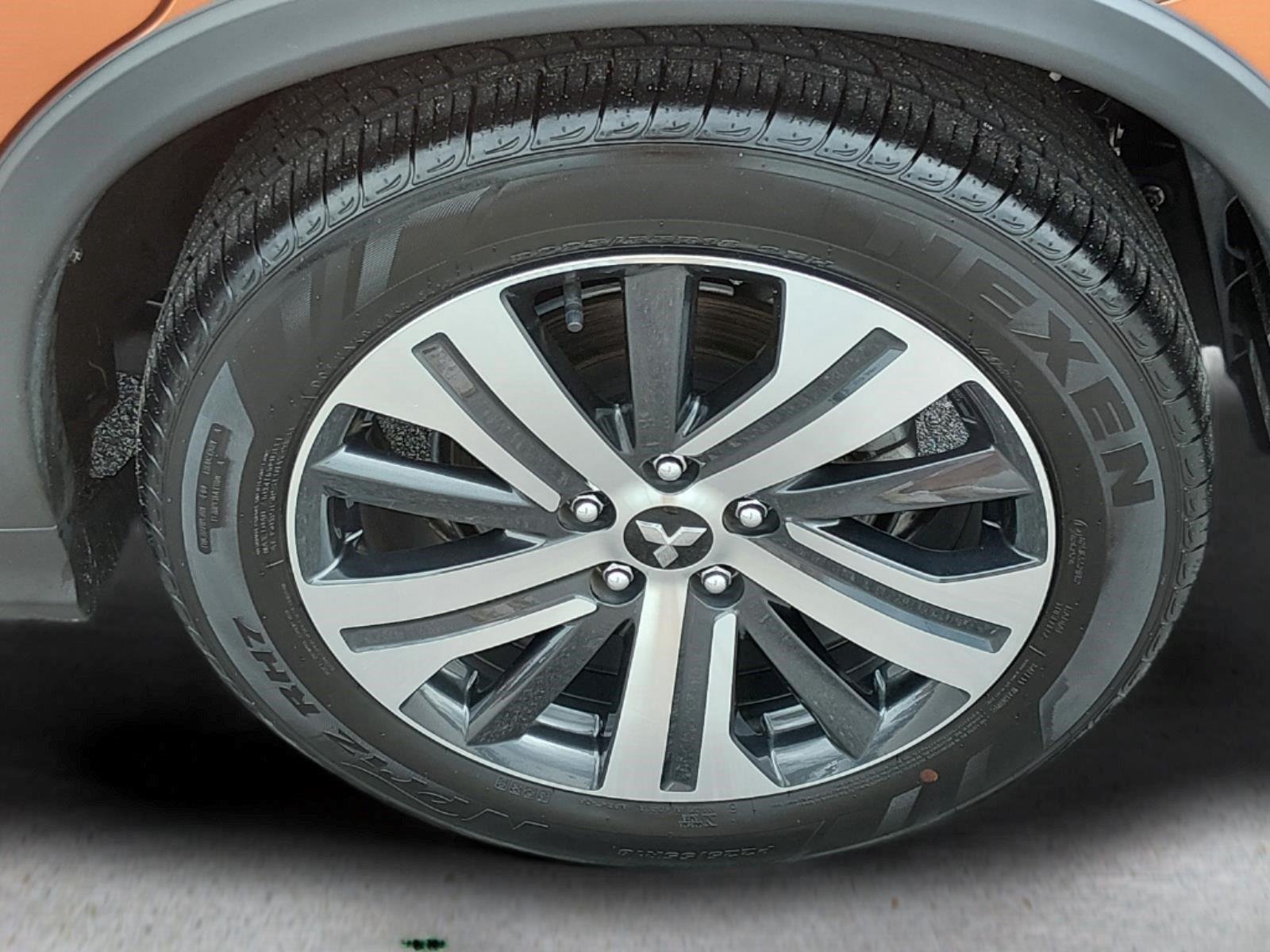 Used 2023 Sunshine Orange Metallic Mitsubishi ES image 12