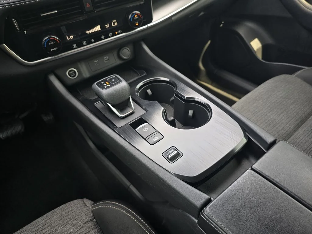 Used 2022 Super Black Nissan SV image 16