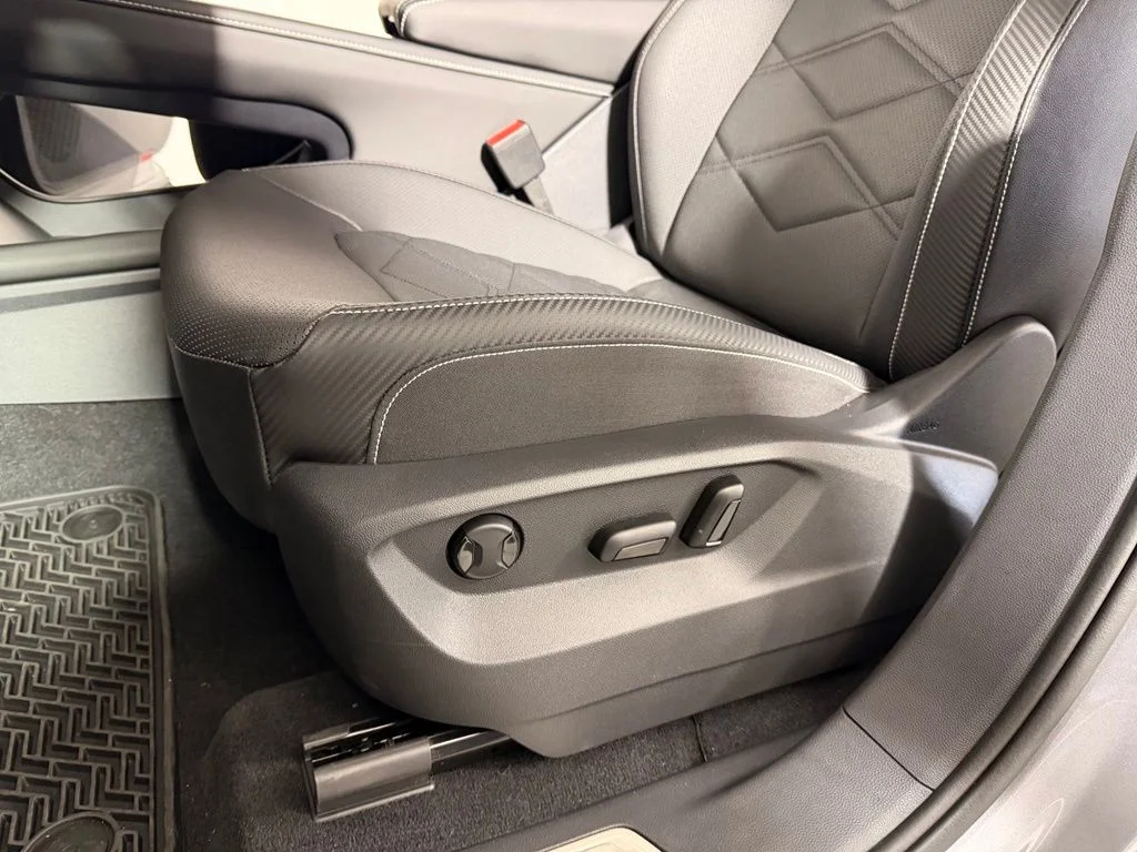New 2026 Silver Volkswagen 2.0T SE w/Technology image 11