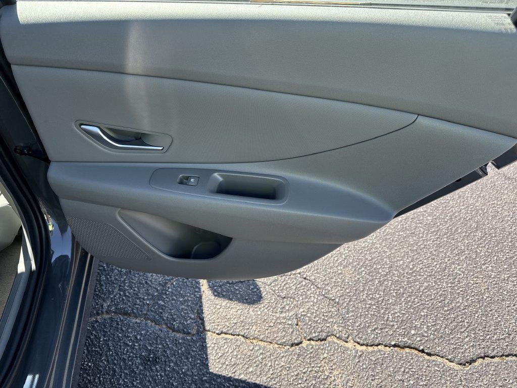New 2025 Gray Hyundai SEL Convenience image 16