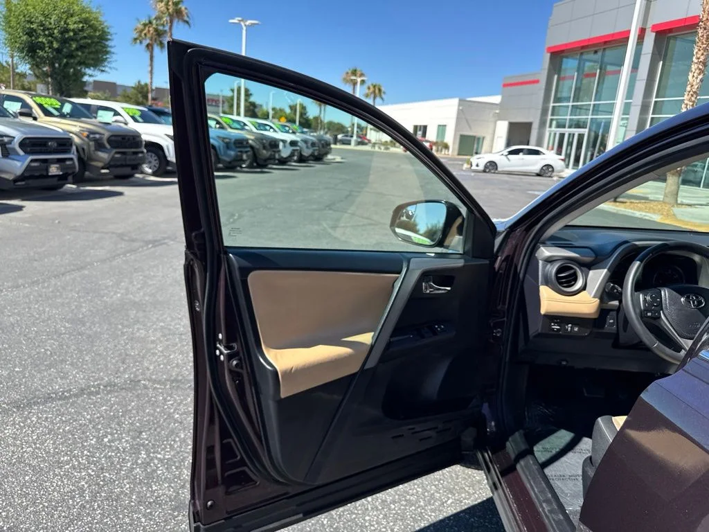 Used 2017 Black Toyota XLE image 11