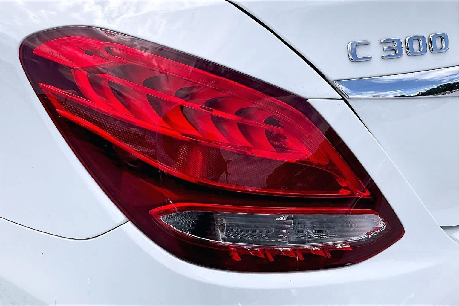 Used 2018 Polar White Mercedes-Benz C 300 image 28