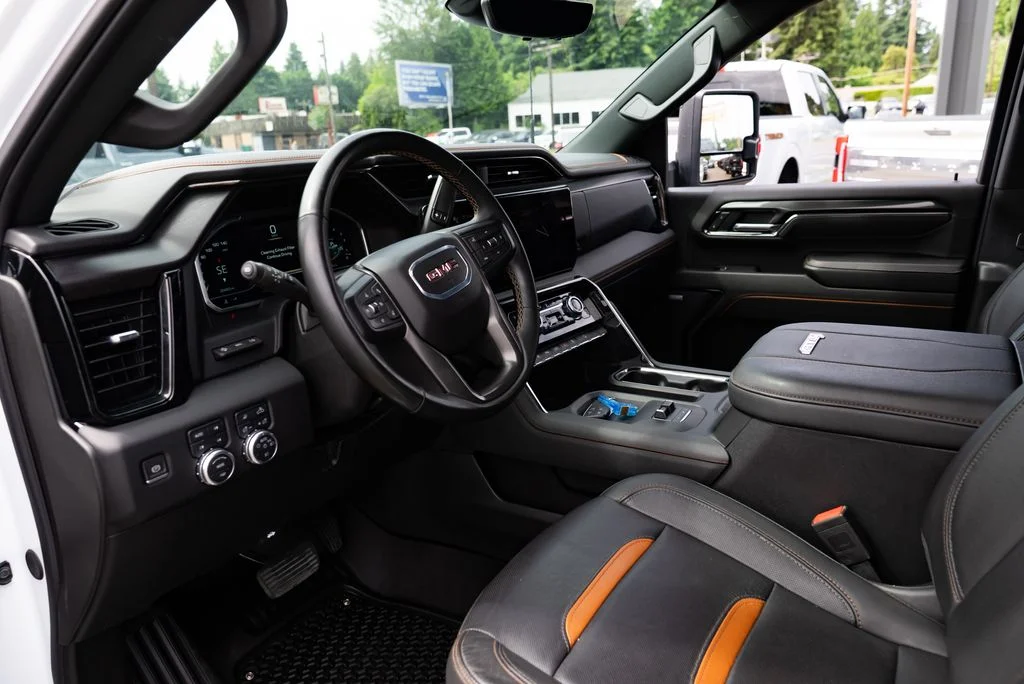 Used 2024 White GMC AT4 image 20