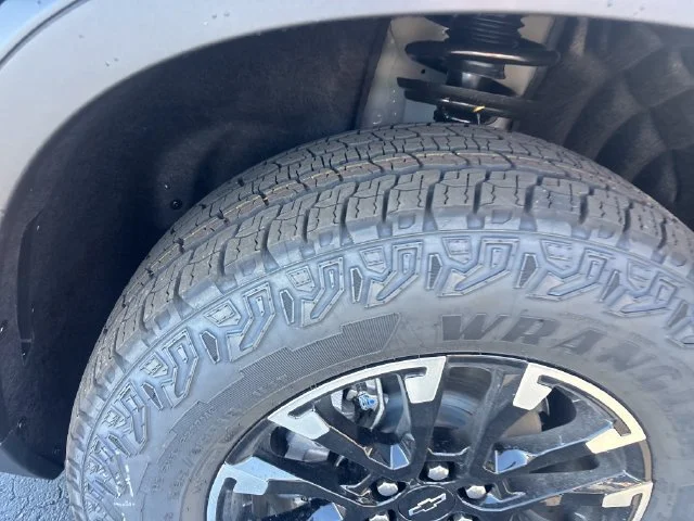 New 2026 Mosaic Black Metallic Chevrolet Z71 image 28