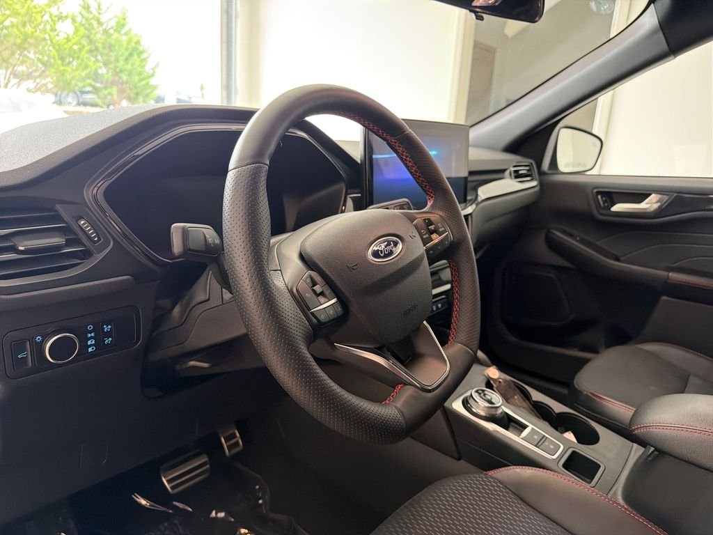 Used 2023 Gray Ford ST-Line image 16