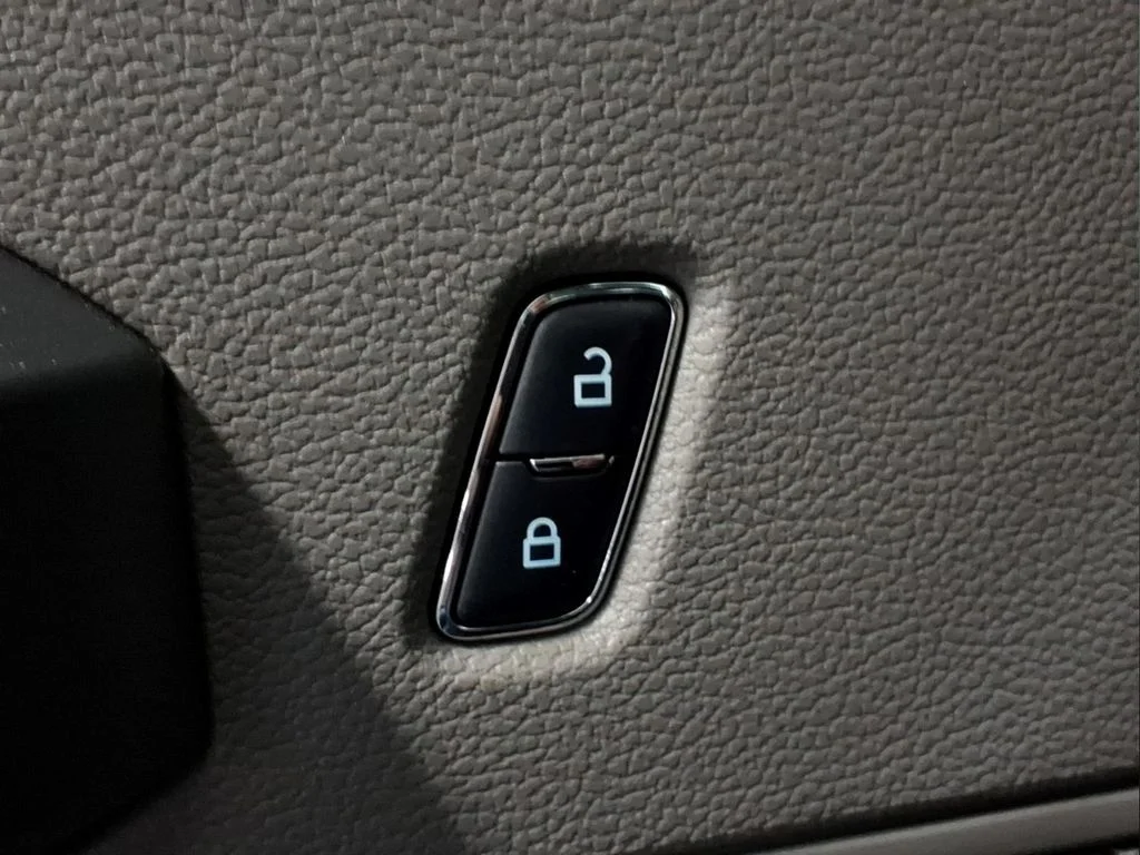 Certified Used 2018 Gray Ford XLT image 15
