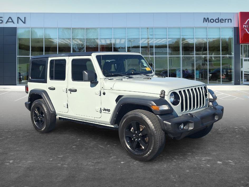 Used 2023 Earl Clearcoat Jeep Sport Altitude image 3