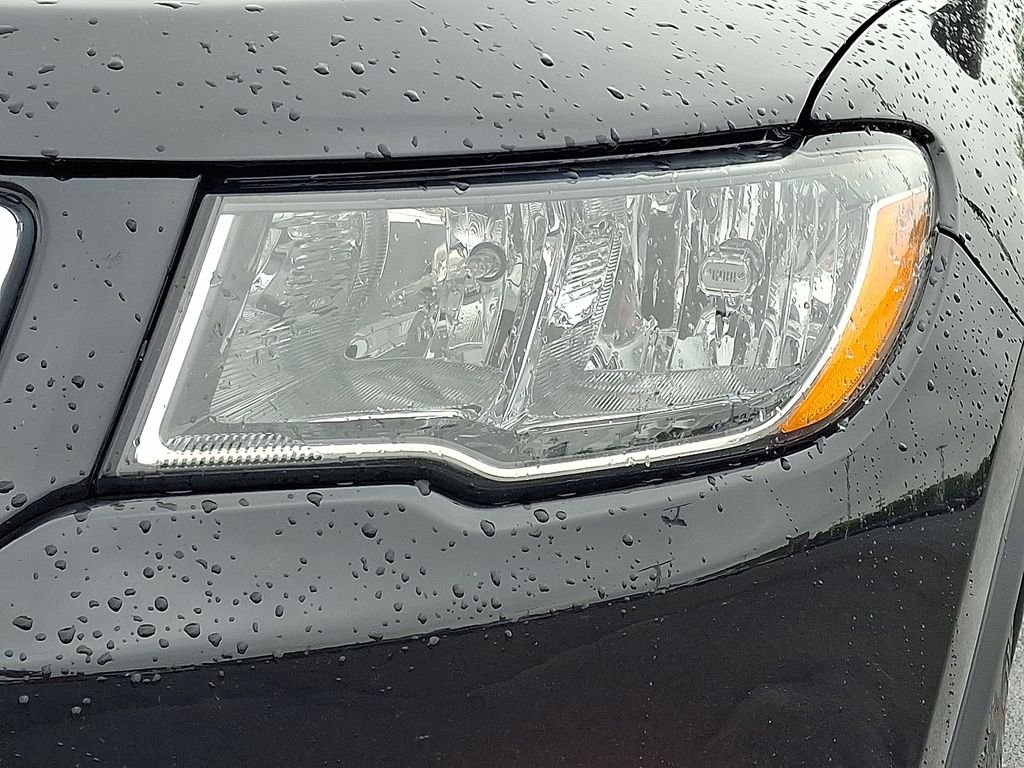 Used 2019 Black Jeep Latitude image 10