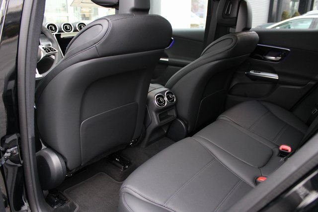 New 2026 Black Mercedes-Benz GLC 300 image 32