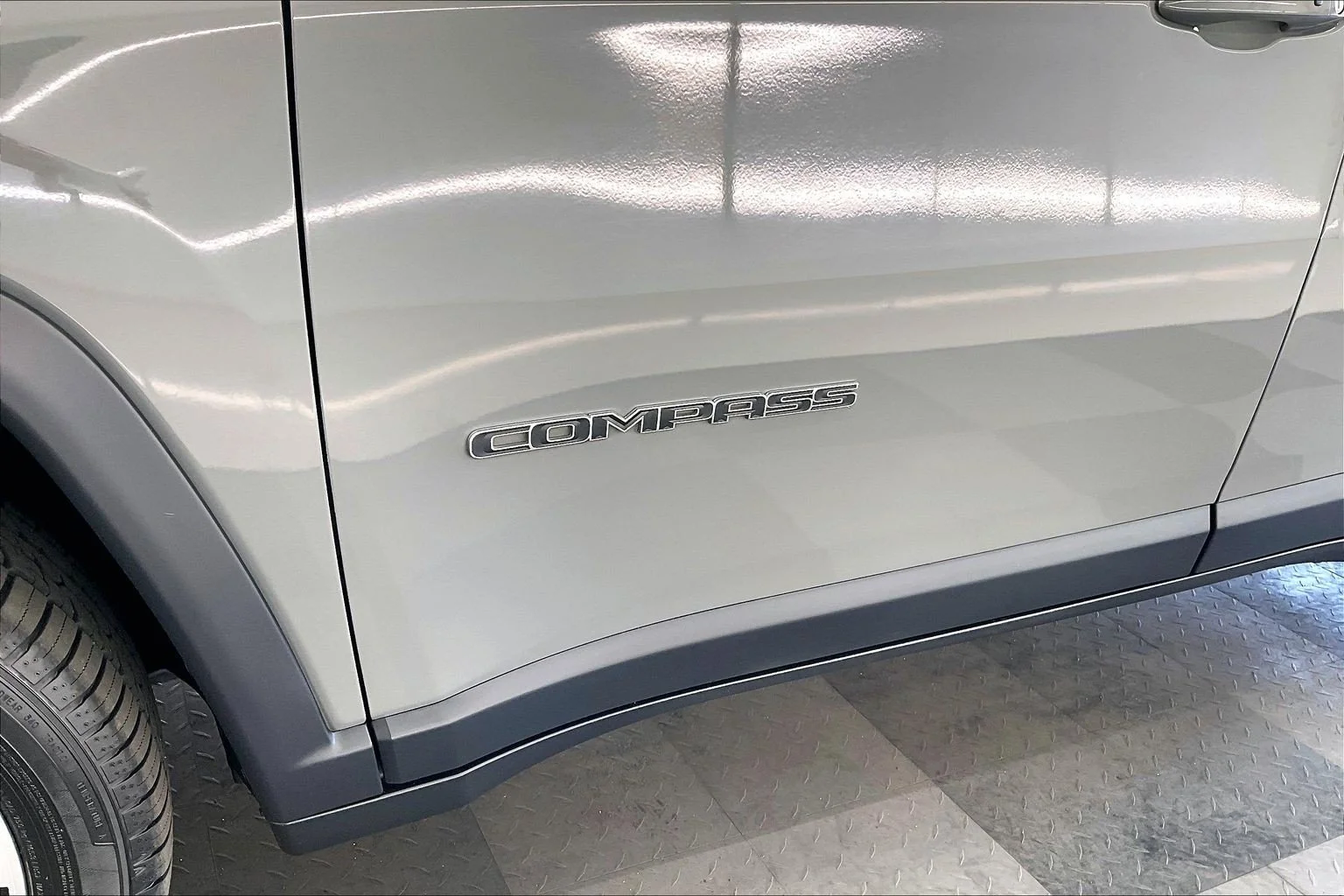Used 2024 Sting-Gray Clearcoat Jeep Limited image 31