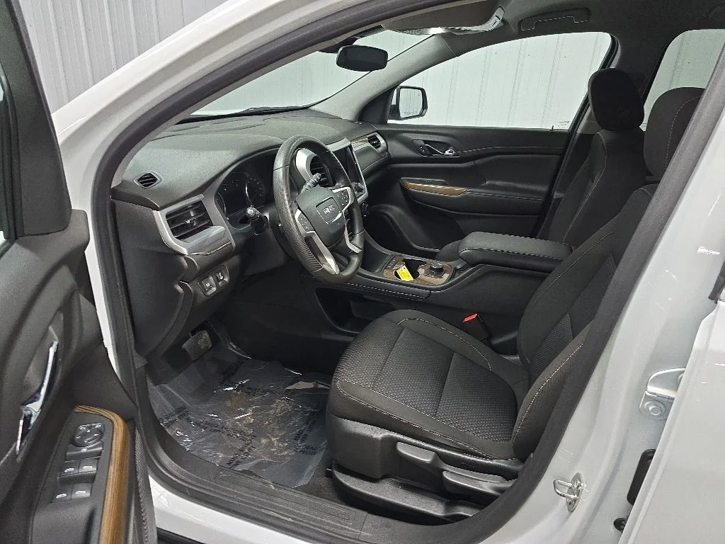 Used 2023 White GMC SLE image 27