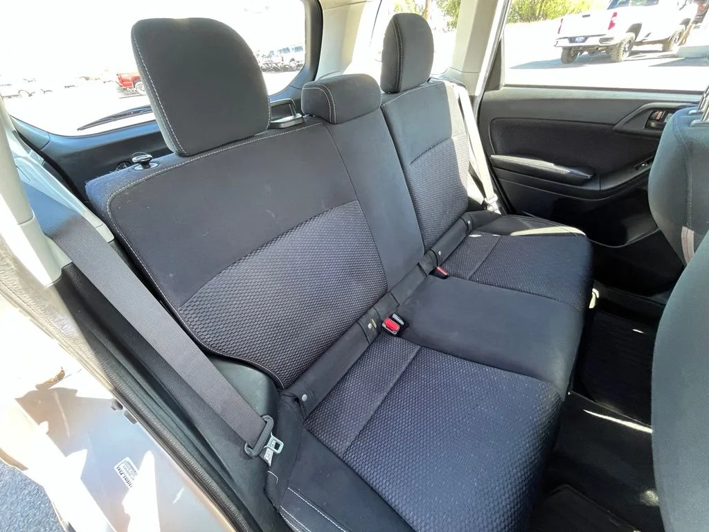 Used 2018 Silver Subaru 2.5i image 18