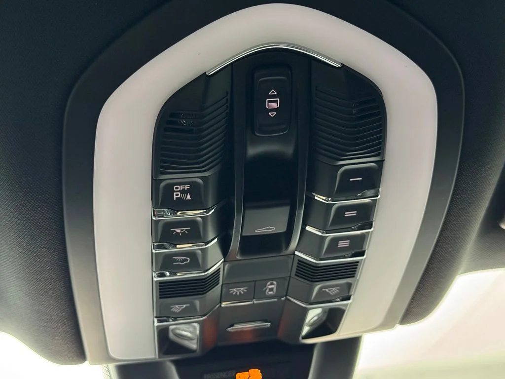 Used 2022 Volcano Grey Metallic Porsche S image 32
