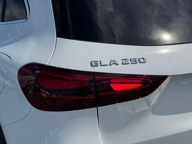 New 2026 Polar White Mercedes-Benz GLA 250 image 10