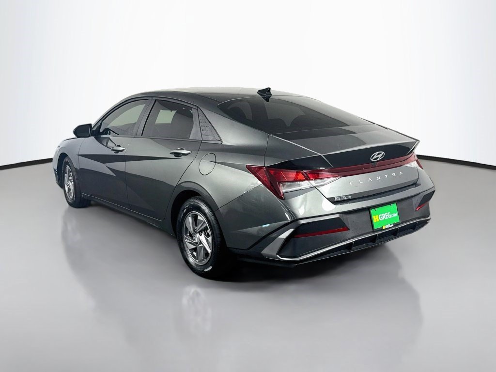 Used 2025 Amazon Gray Hyundai SE image 5