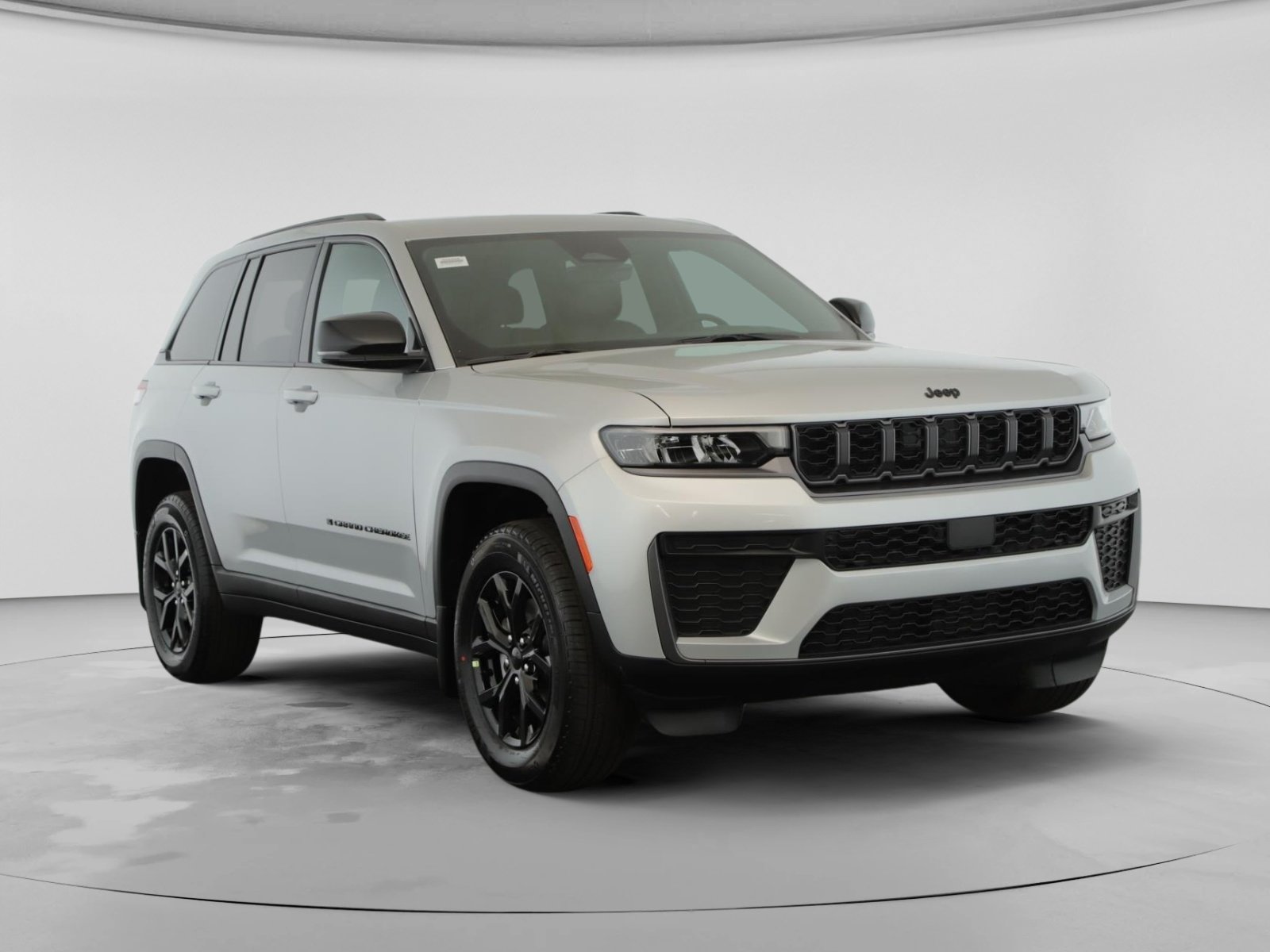 New 2026 Silver Zynith Exterior Paint Jeep Laredo Altitude 4x4 image 1