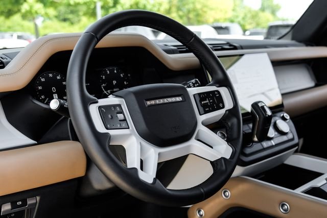 Used 2026  Land Rover S image 18