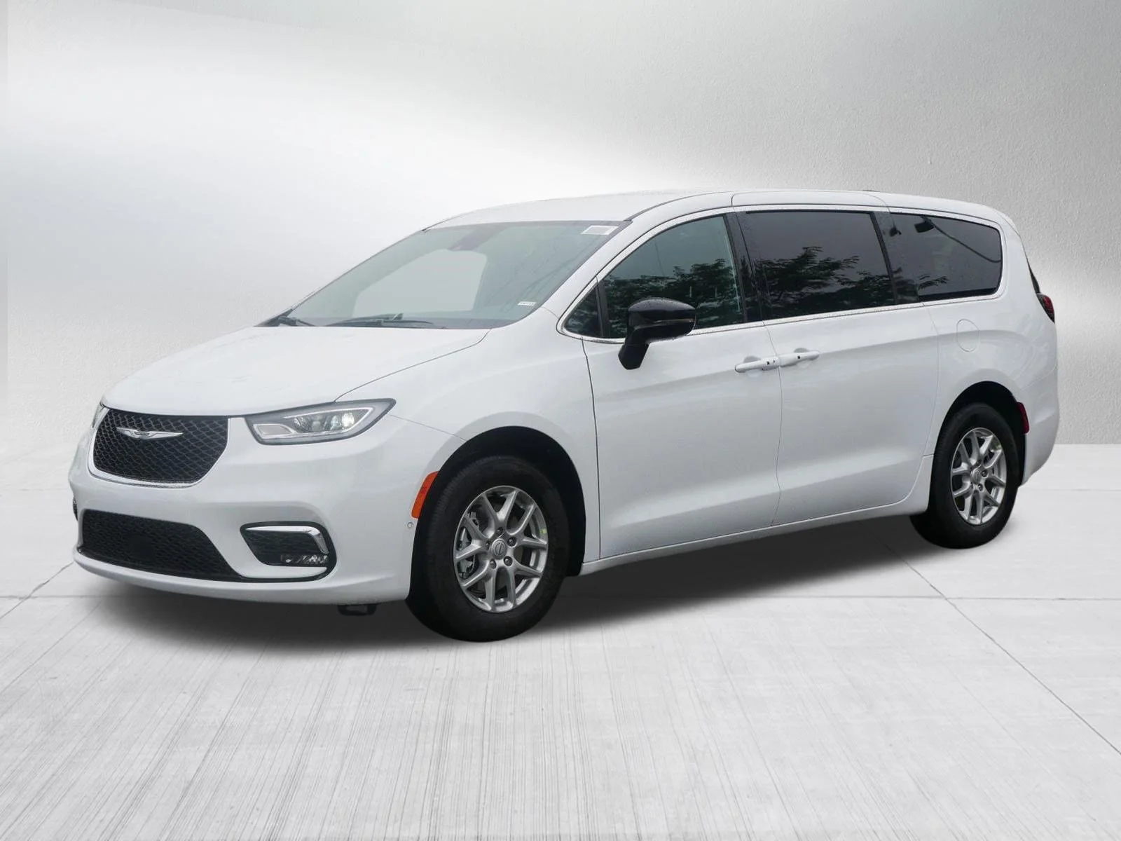 New 2026 Bright White Clear-Coat Exterior Paint Chrysler Select image 3