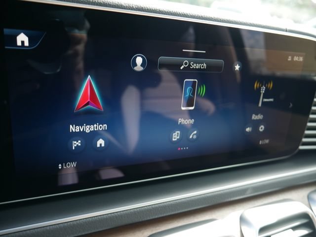 New 2026 MANUFAKTUR Moonlight White Metallic Mercedes-Benz GLS 450 image 36