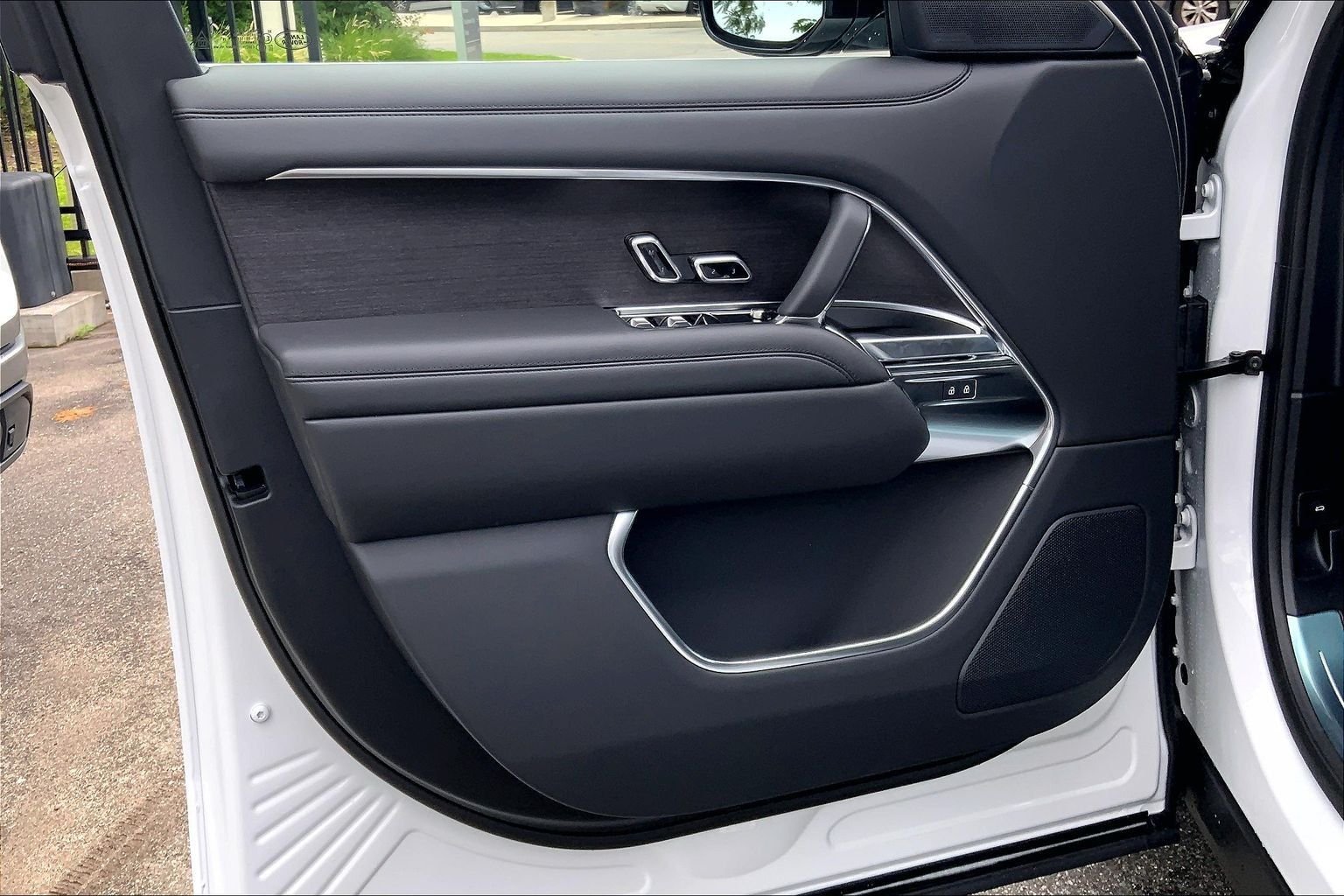 New 2026 Fuji White Land Rover SE 7 Seats image 10
