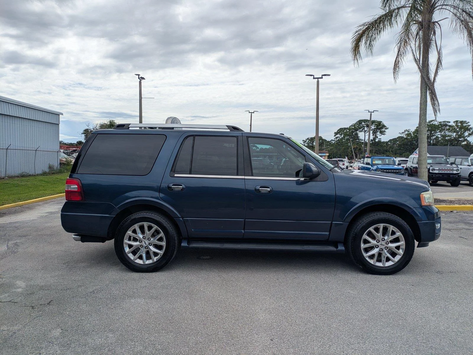 Used 2017 Blue Ford Limited image 5