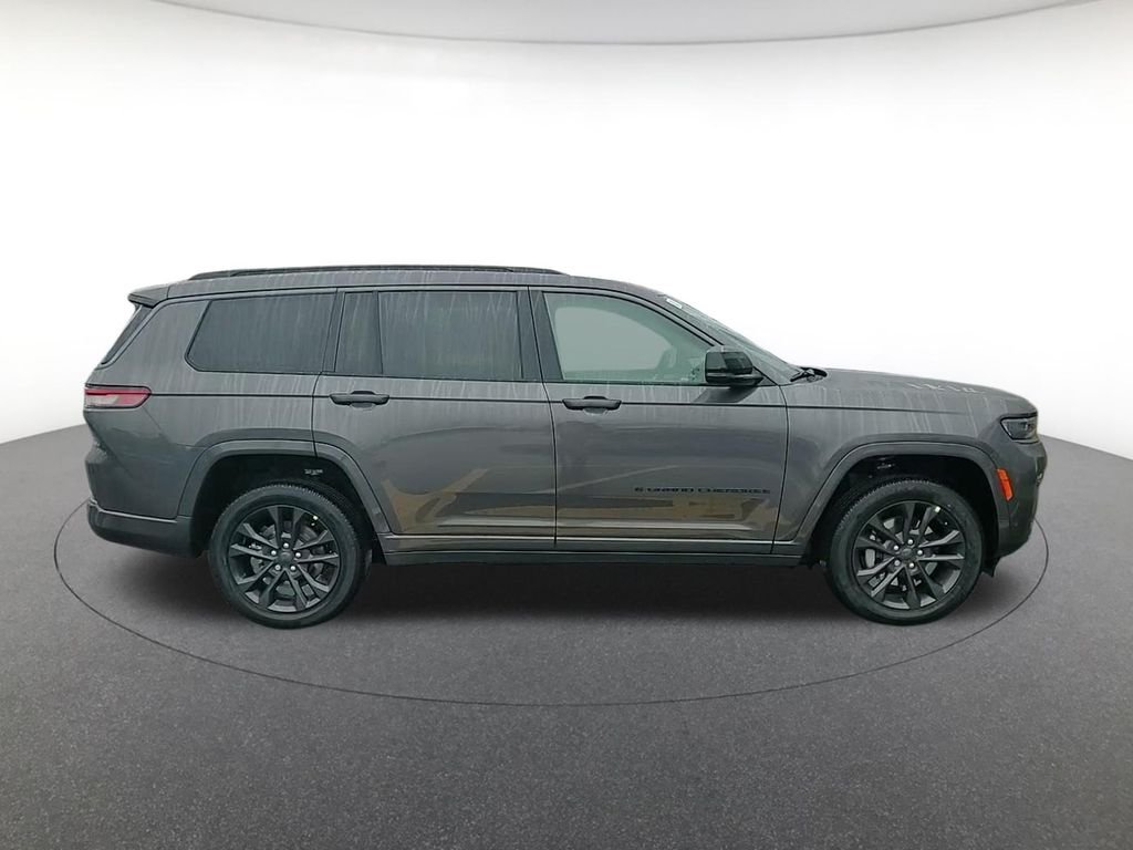 New 2026 Baltic Gray Metallic Clear-Coat Exterior Paint Jeep Limited image 4