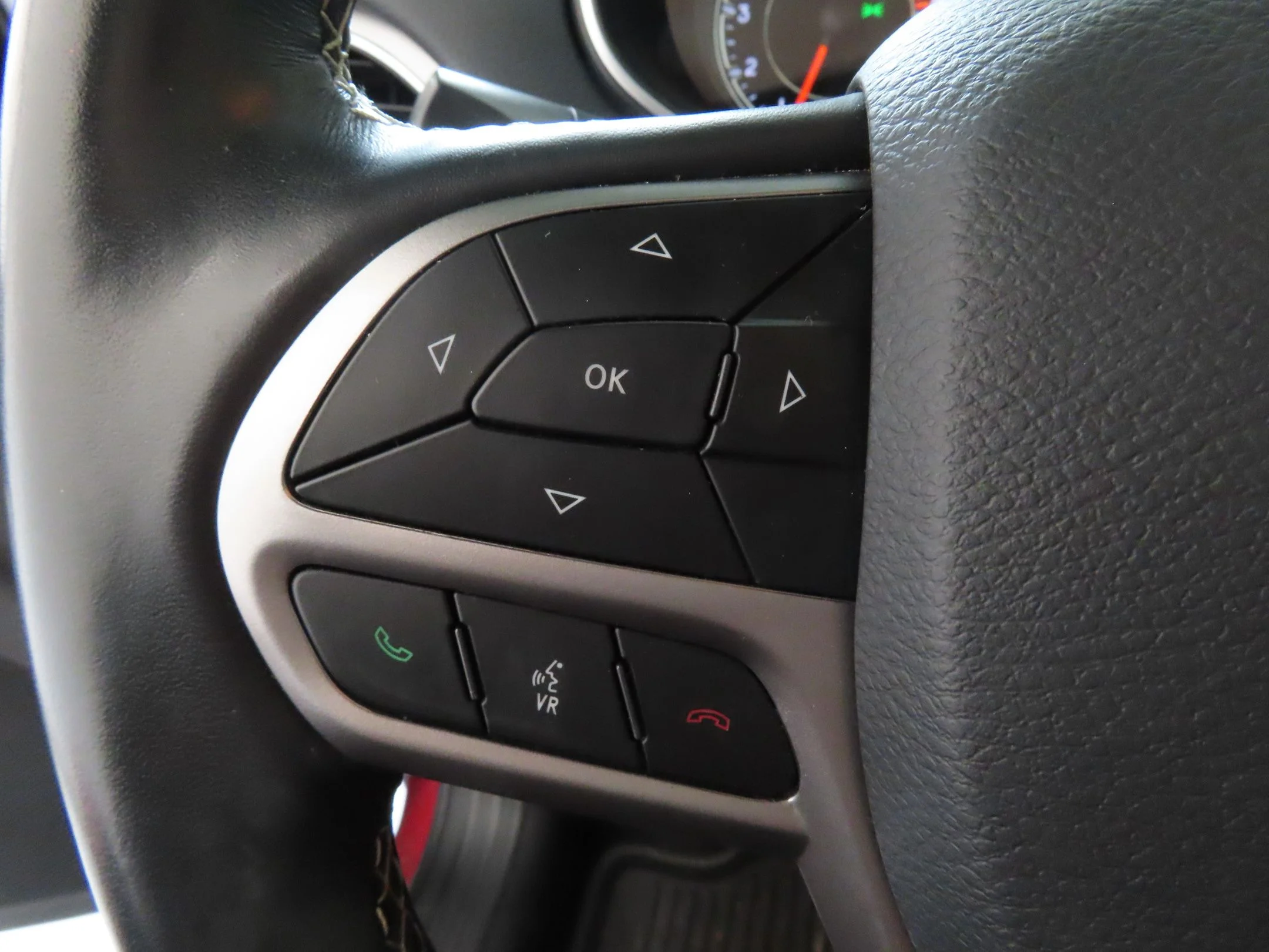 Used 2021 Red Jeep Latitude Lux image 13