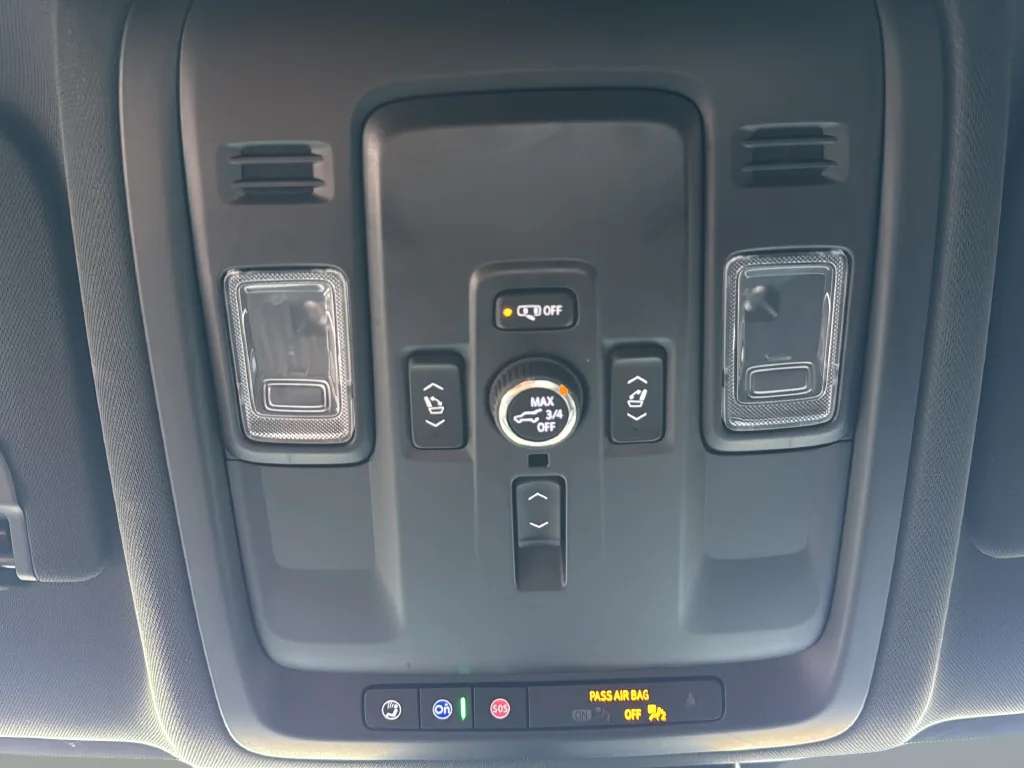 Used 2025 Black Chevrolet RST image 31