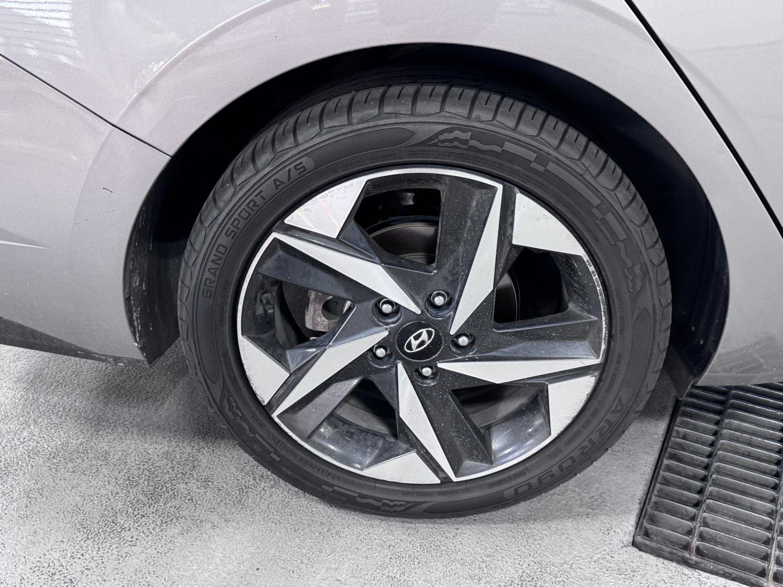 Certified Used 2023 Fluid Metal Hyundai Limited image 20