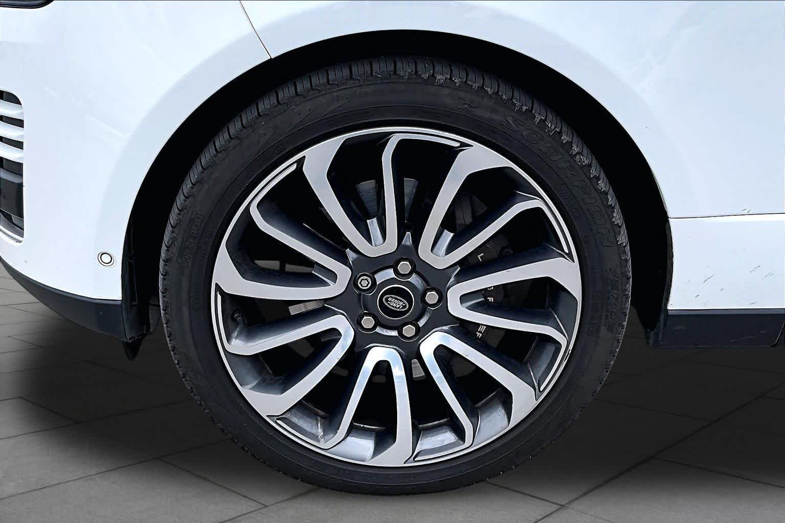 Used 2022 Fuji White Land Rover Westminster image 11