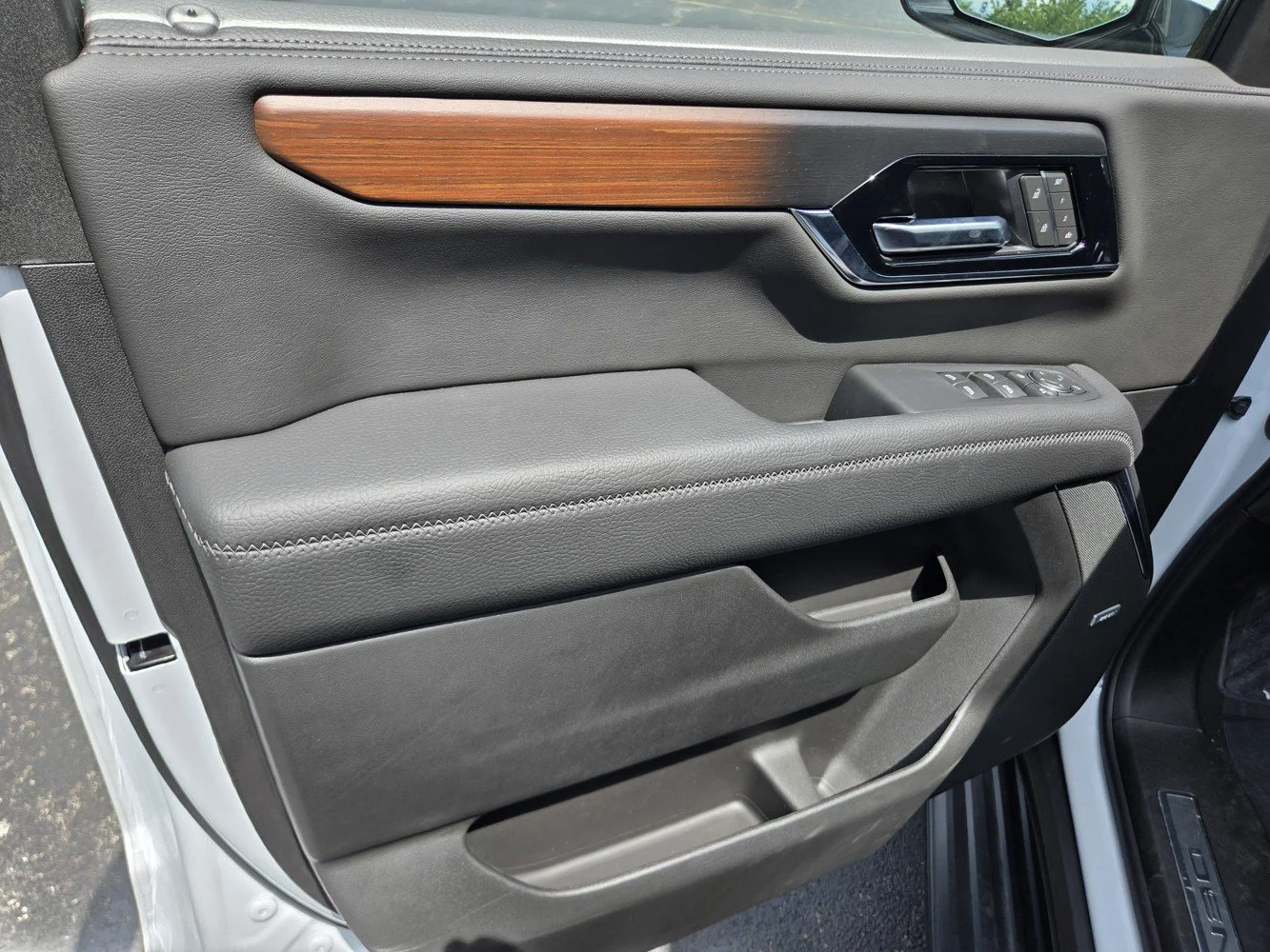 2026 GMC Yukon Denali - Photo 28