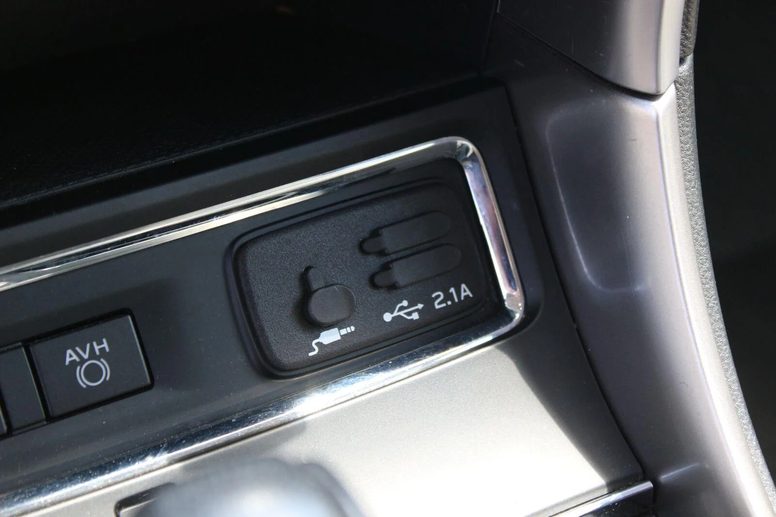 Used 2021 White Subaru Limited image 33