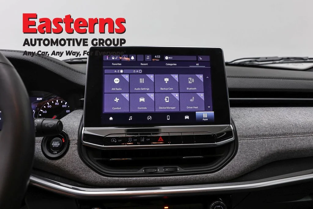 Used 2023 Gray Jeep Latitude Lux image 11