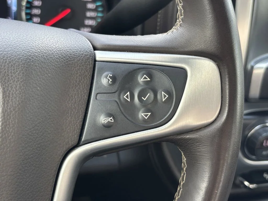 Used 2018 WHITE FROST TRICOAT GMC SLT image 30