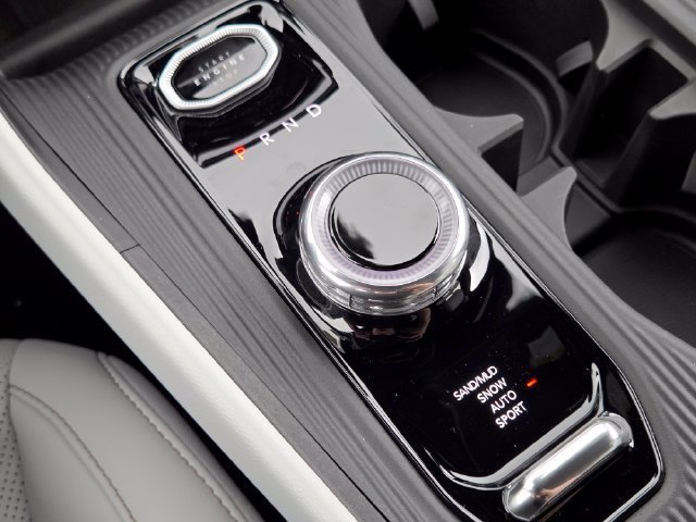 New 2026 Diamond Black Crystal Pearl-Coat Exterior Paint Jeep Limited image 37