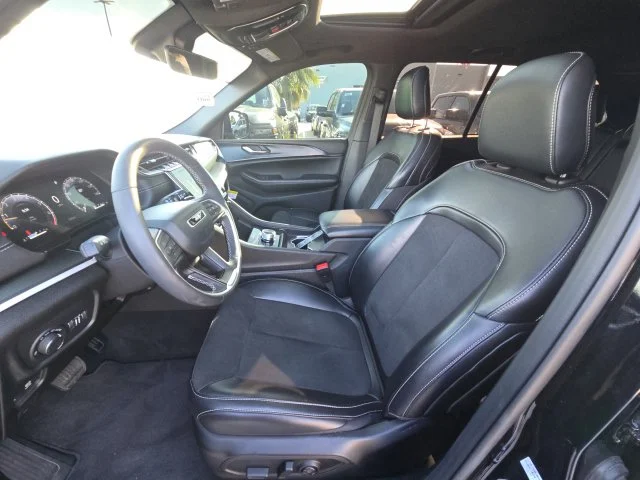 Used 2025 Black Jeep Altitude X image 9