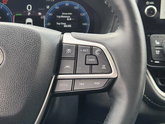 Used 2025 Storm Cloud Toyota Limited Front-Wheel Drive image 26
