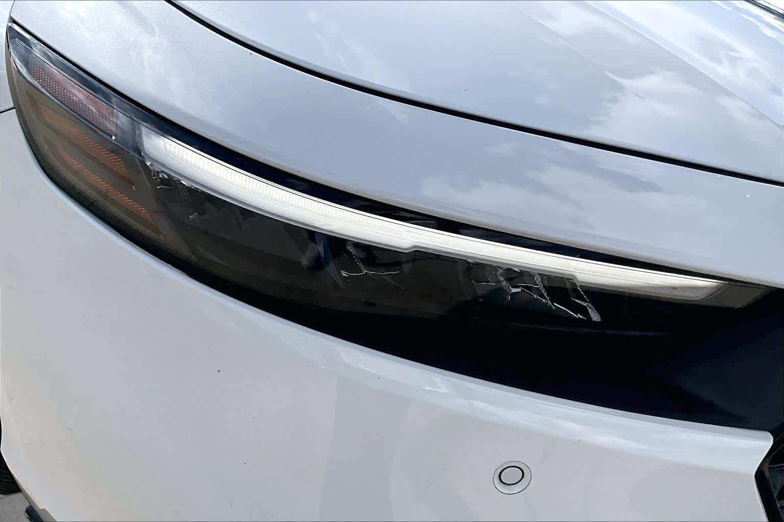 Used 2023 Platinum White Pearl Honda Touring image 28