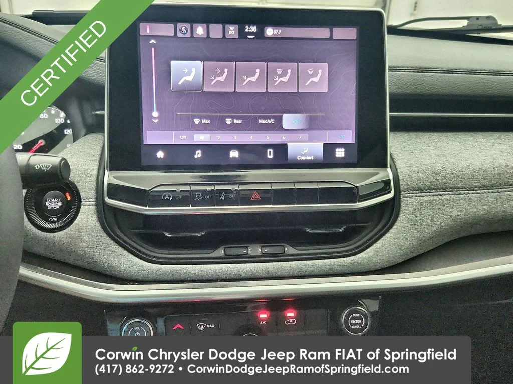 Used 2022 Silver Jeep Latitude image 9