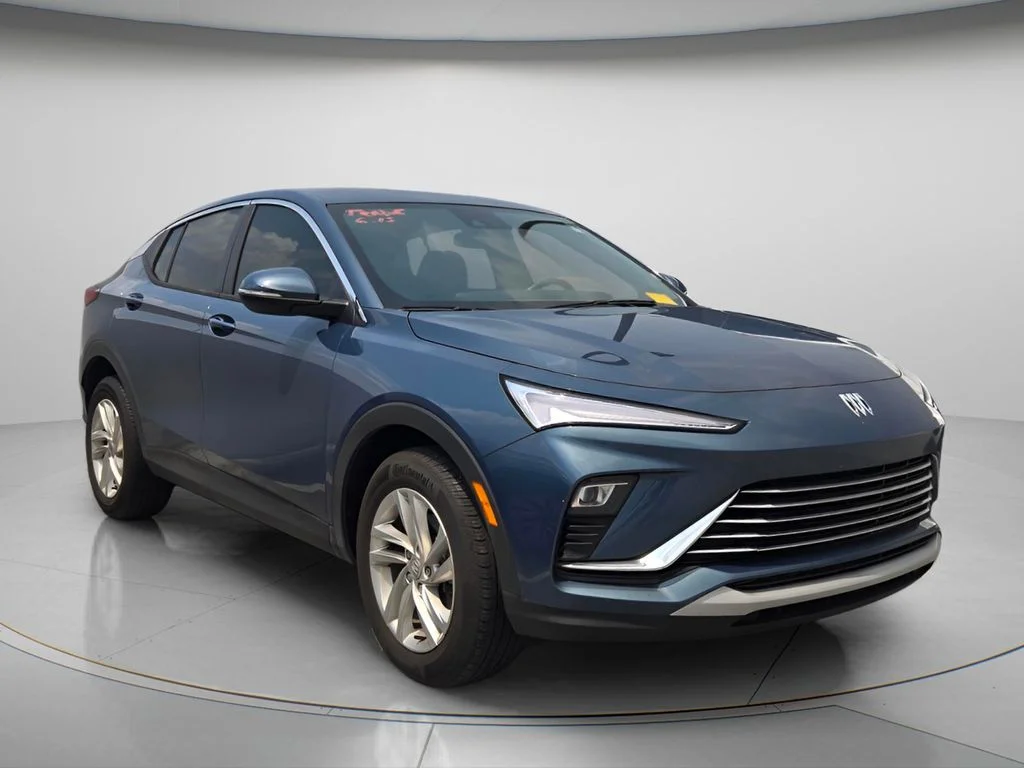 Used 2025 Blue Buick Preferred image 4