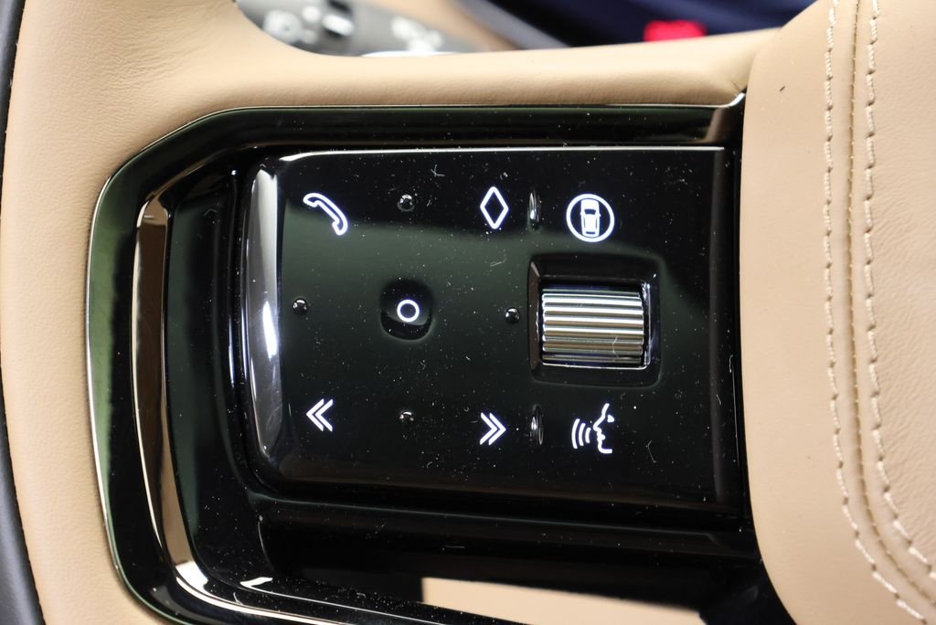 New 2026 British Racing Green Land Rover Dynamic SE image 18