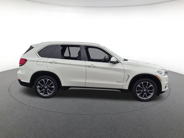 Used 2019 Black BMW M550i xDrive image 2