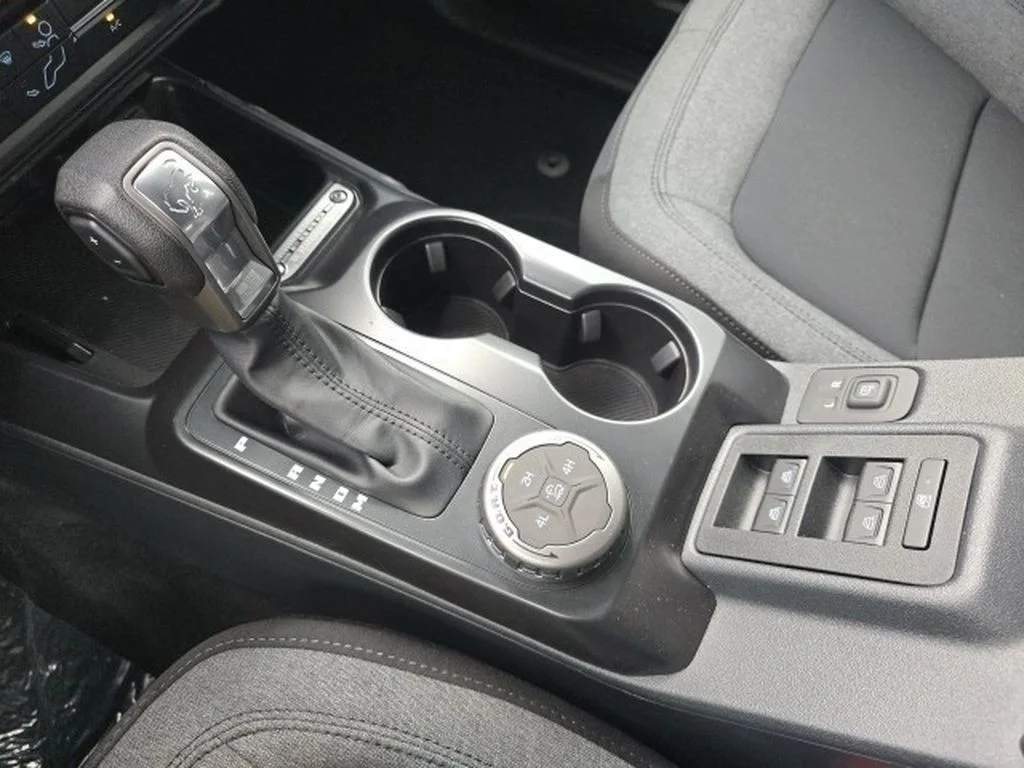 2025 Ford Bronco 4-Door Base - Photo 16