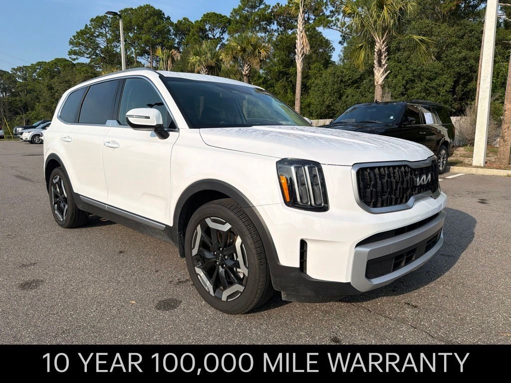 Certified Used 2025 White Kia EX image 1