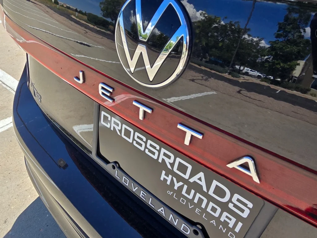 Used 2025 Deep Black Pearl Volkswagen SE image 11