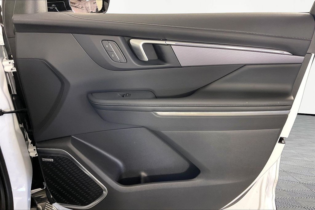 Used 2025 White Buick Sport Touring image 25