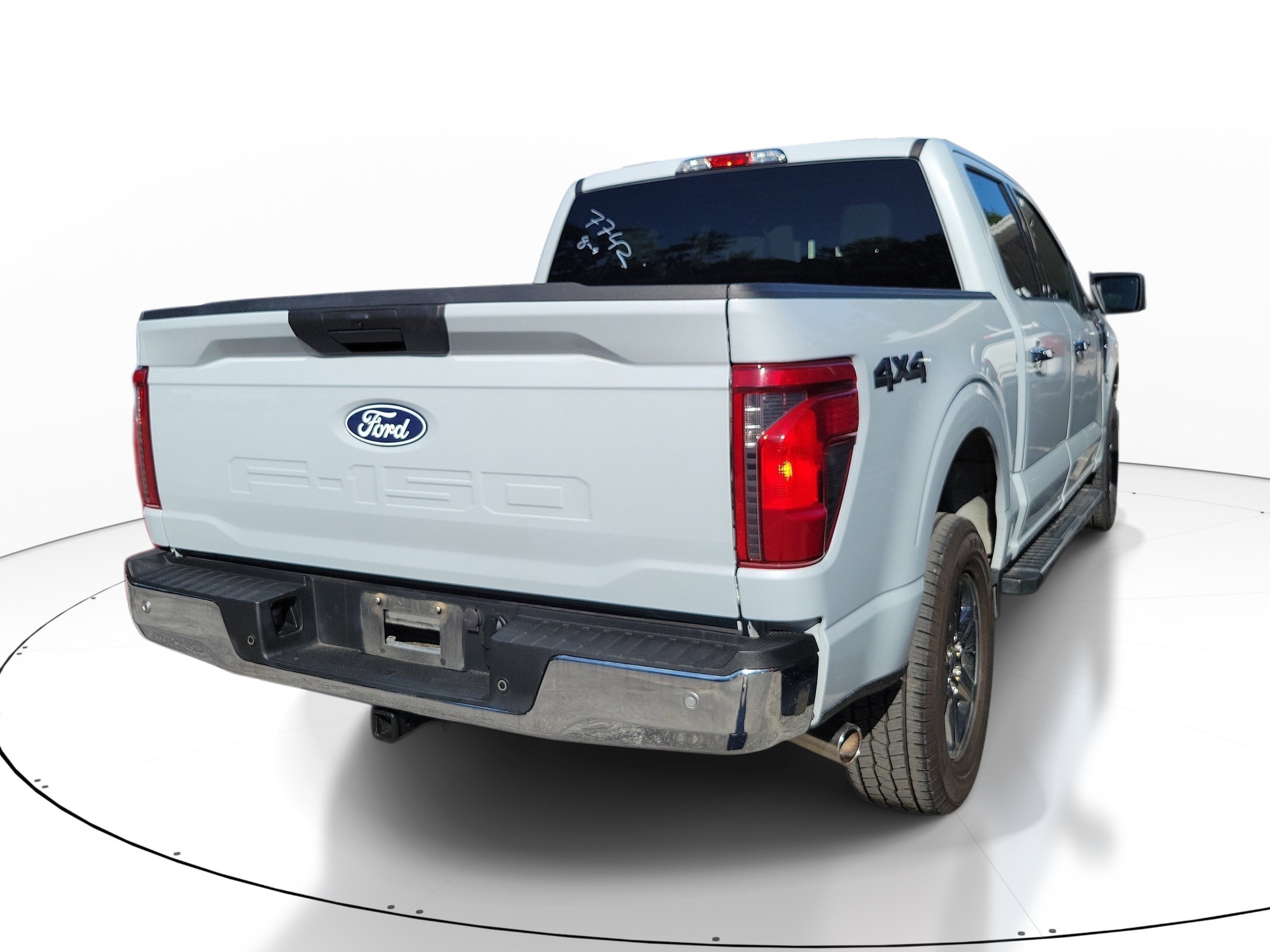 Used 2025 Space White Metallic Ford XLT image 5